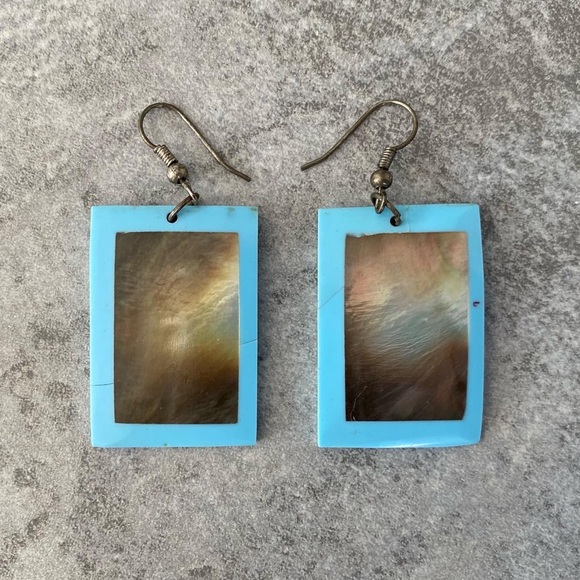 Blue shell 🐚 front earrings. - Picture 2 of 2